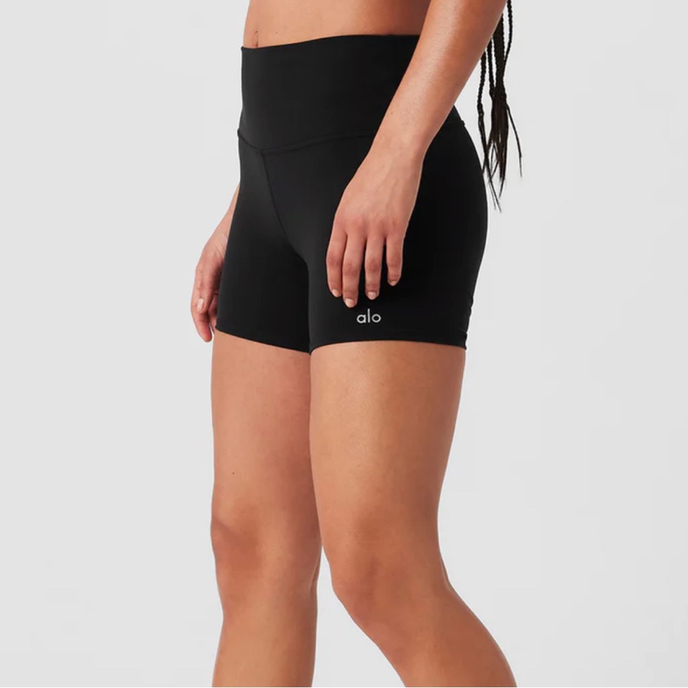 NWOT Alo Yoga 5” Airbrush High Waist Biker Short in Black